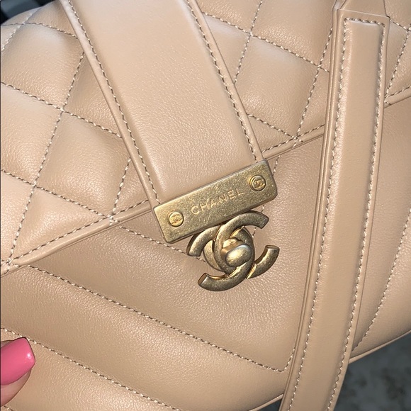 Gorgeous Chanel classic bag. Gold hardware RARE 🤎 - Picture 2 of 10